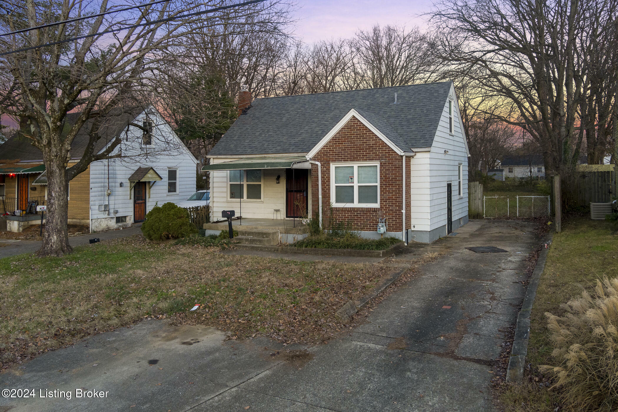 Property Photo:  4727 S Rutland Ave  KY 40215 