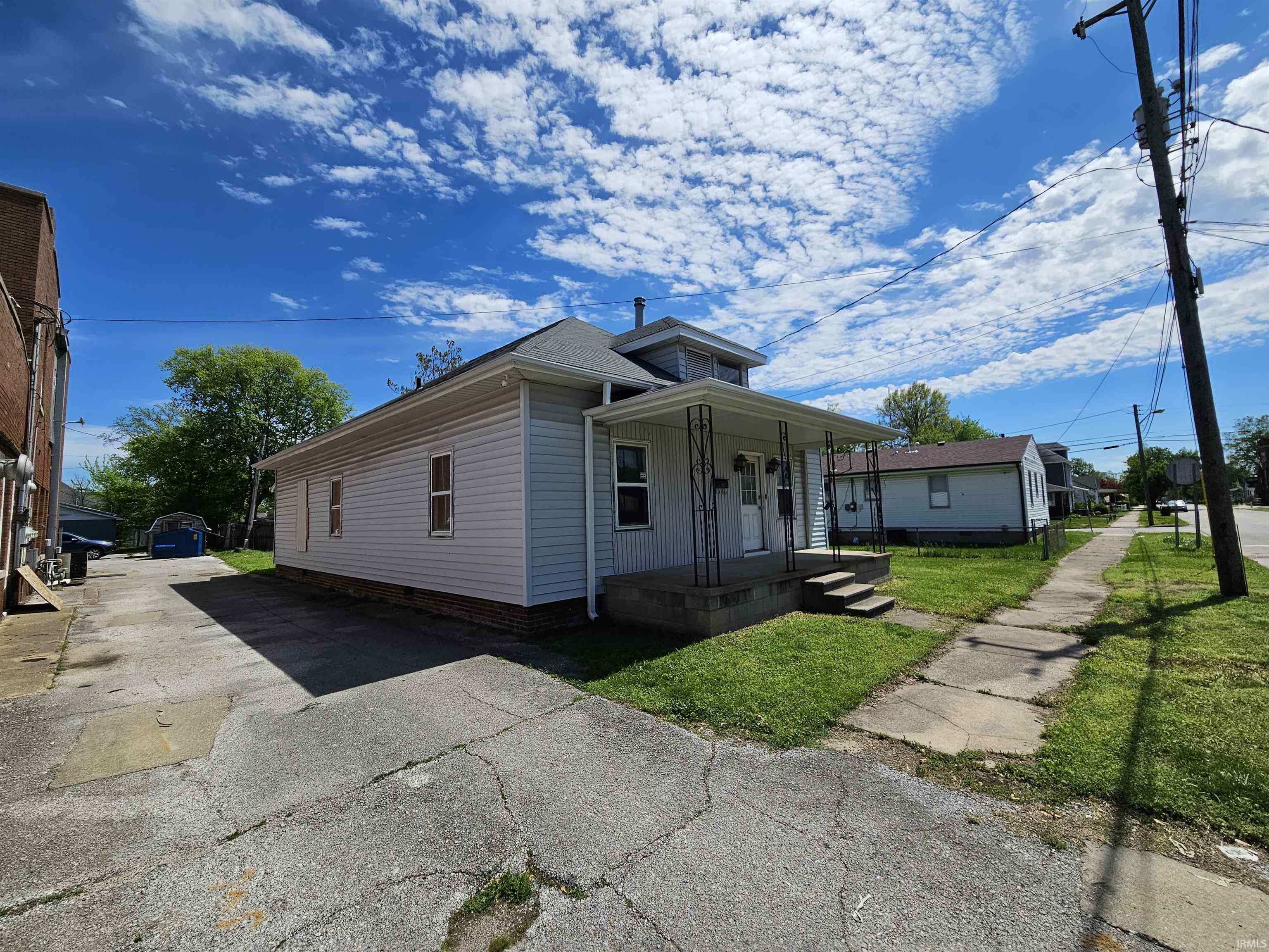 Property Photo:  806 Wabash Avenue  IN 47591 