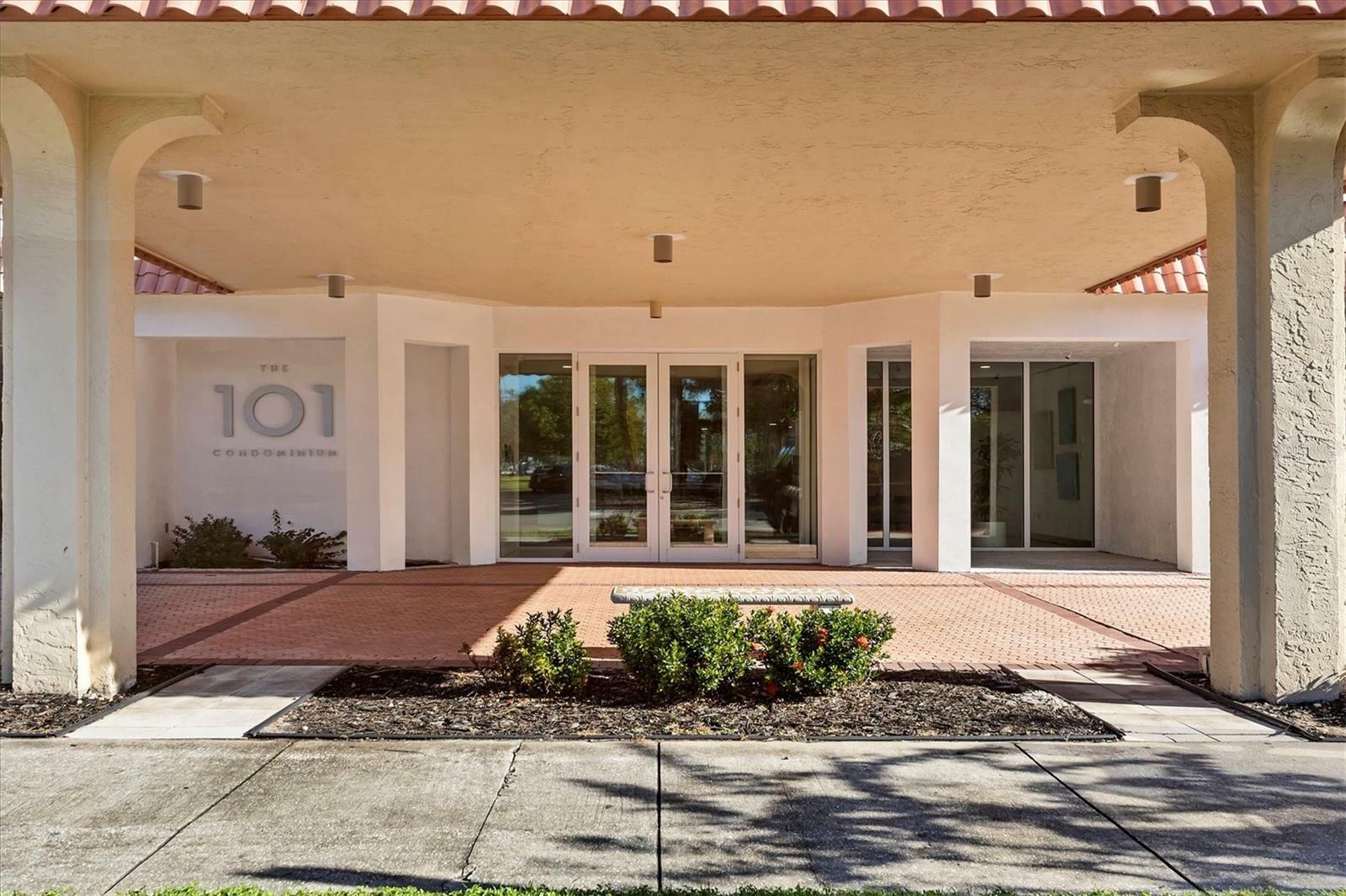 Property Photo:  101 S Gulfstream Avenue 15E  FL 34236 