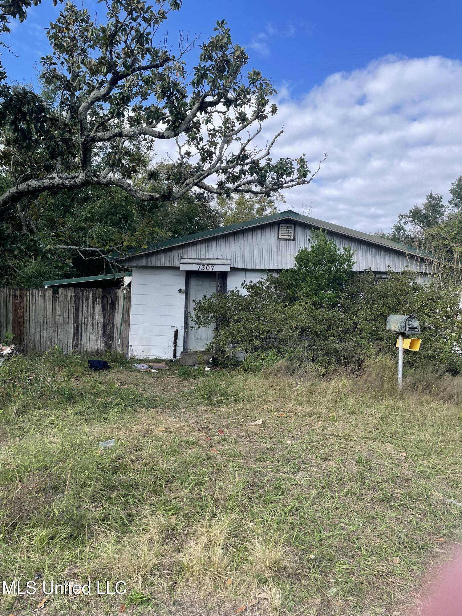 Property Photo:  1307 42nd Avenue  MS 39501 