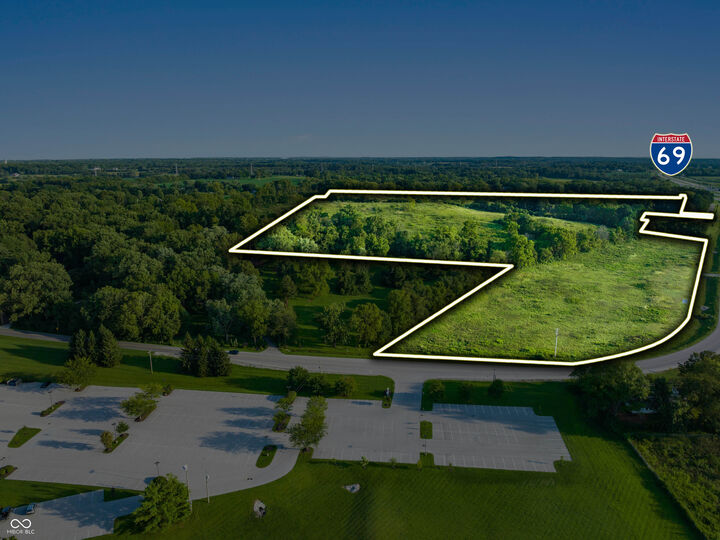 Property Photo:  200 Bluff Creek Parkway  IN 46143 