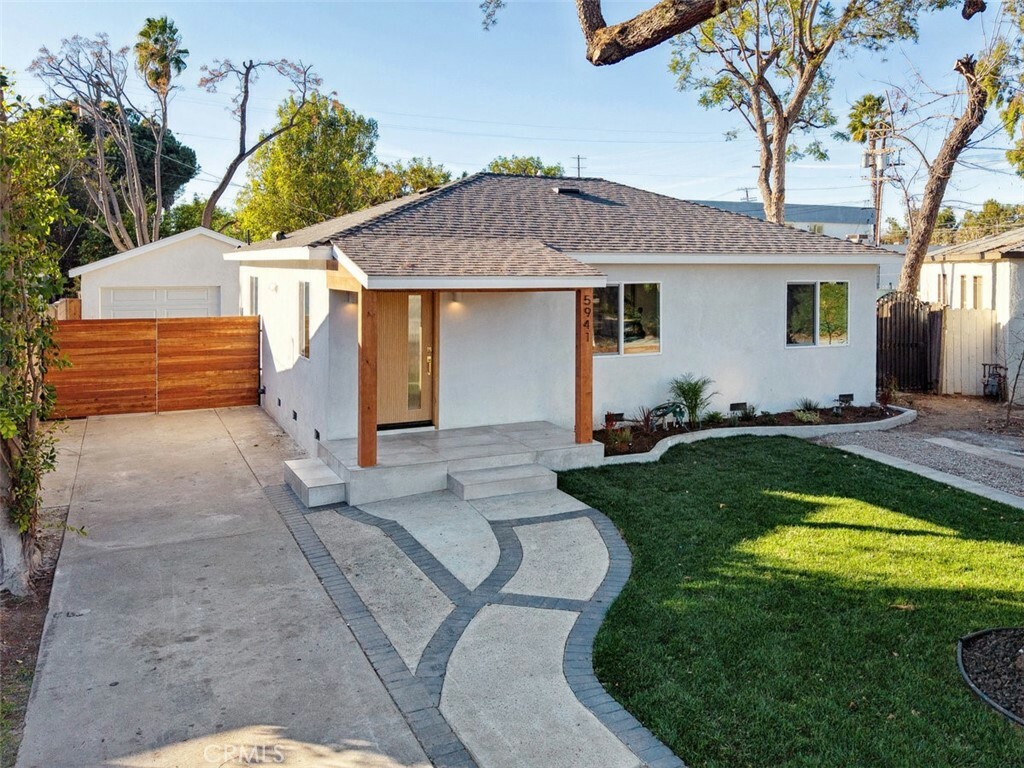 Property Photo:  5941 Tobias Avenue  CA 91411 