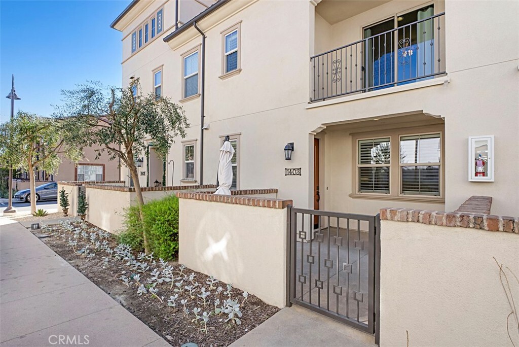 Property Photo: 1403 El Paseo CA 92610