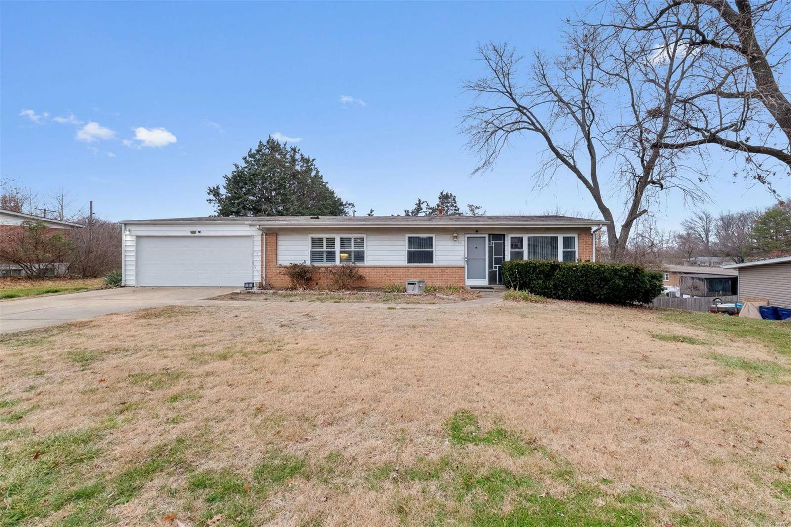 Property Photo:  12 Nassau Circle  MO 63146 