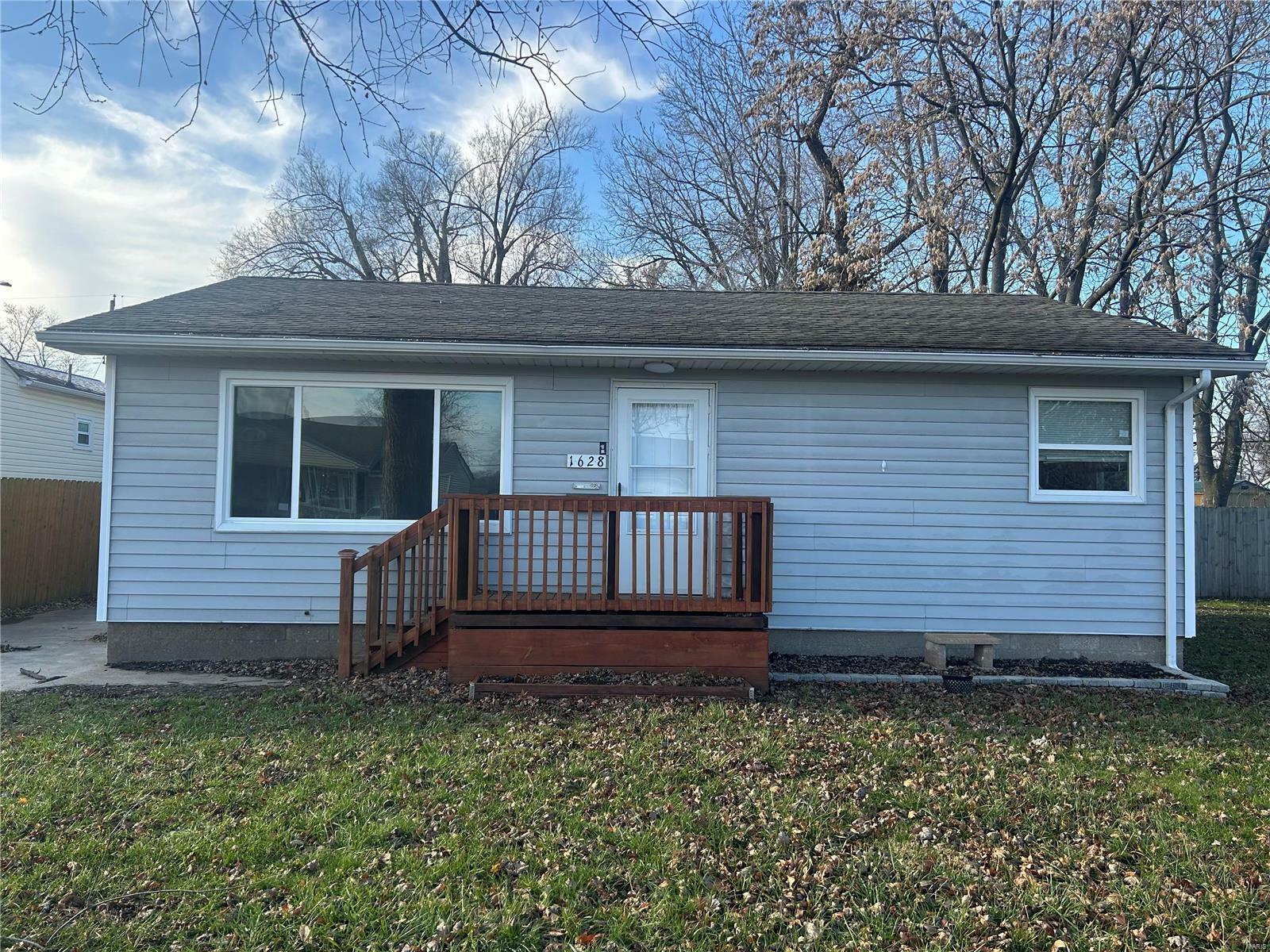 Property Photo:  1628 Minerva Avenue  IL 62040 