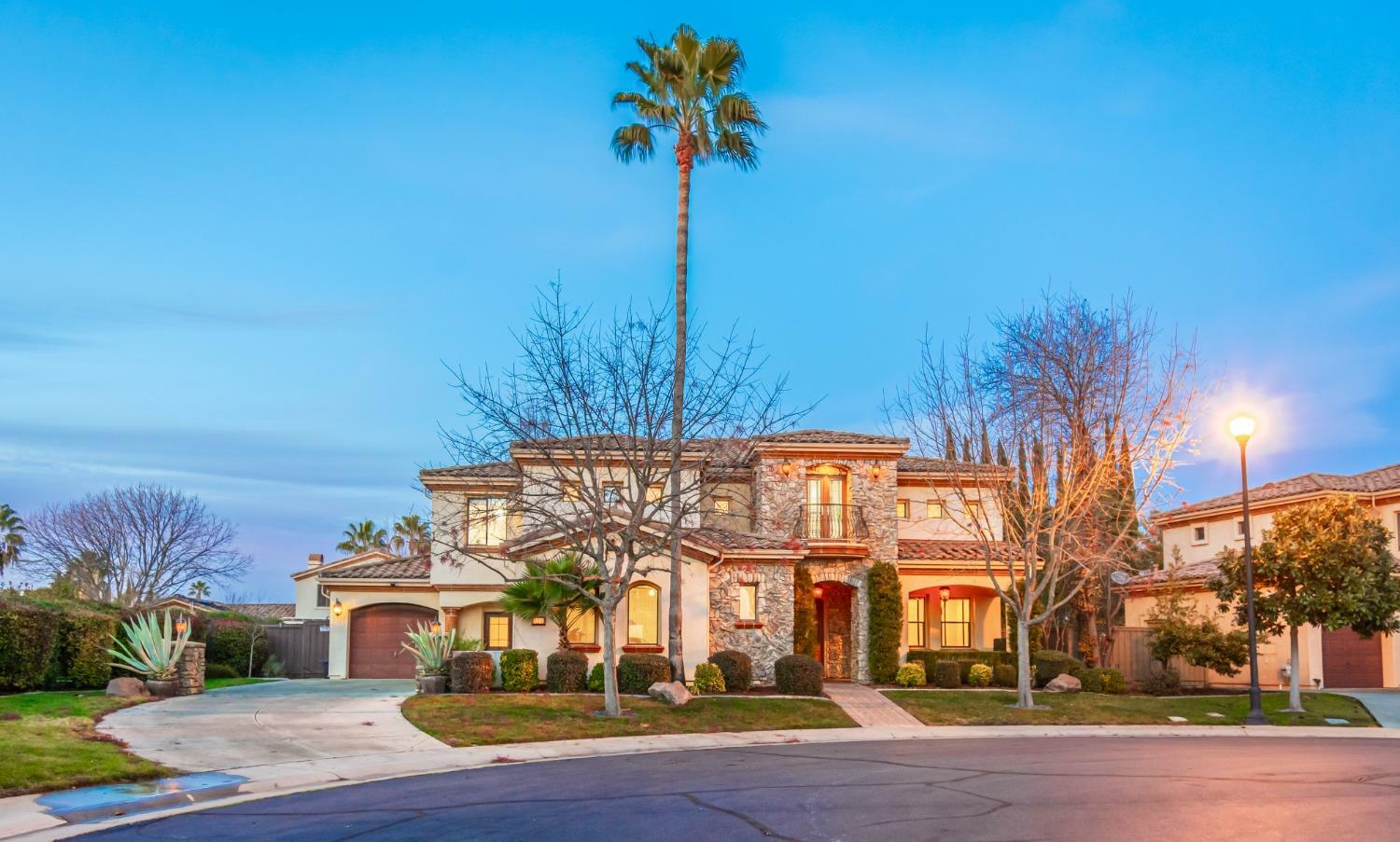 Property Photo: 424 Calabria Court CA 95747