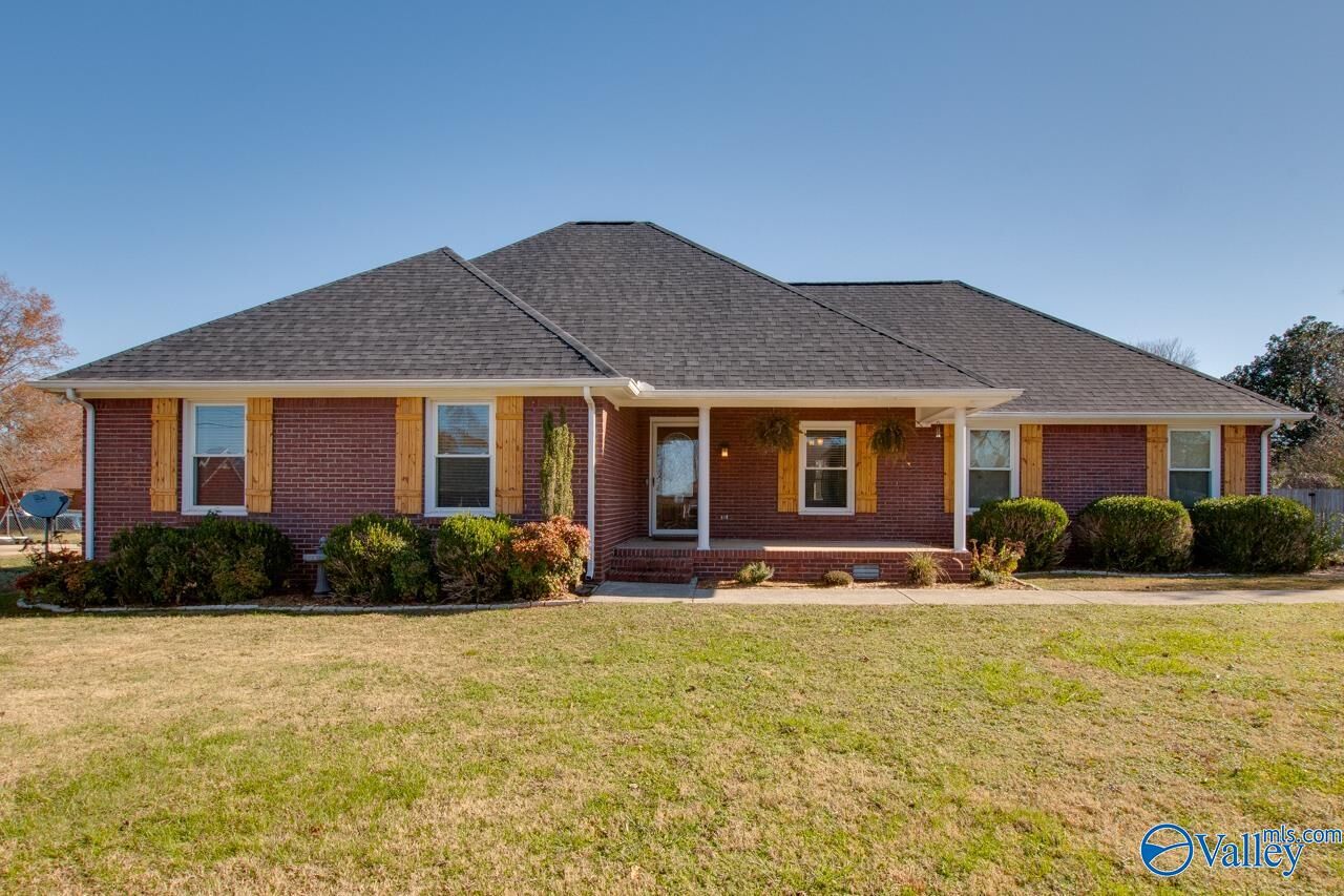 Property Photo:  117 Spring Tanner Road  AL 35750 