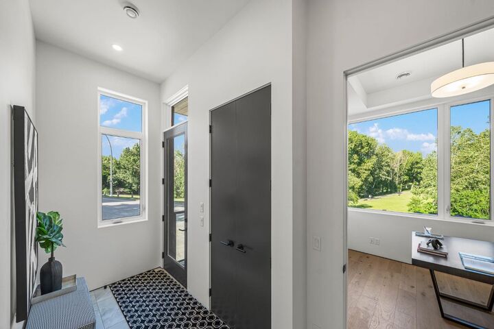 Property Photo:  2309 13 Street NW  AB T2M 1T8 