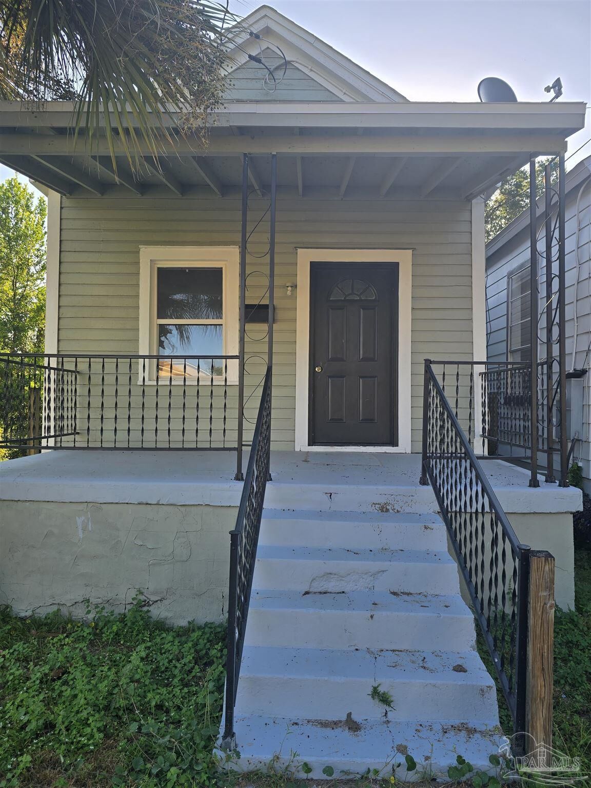 Property Photo: 510 N G St FL 32501