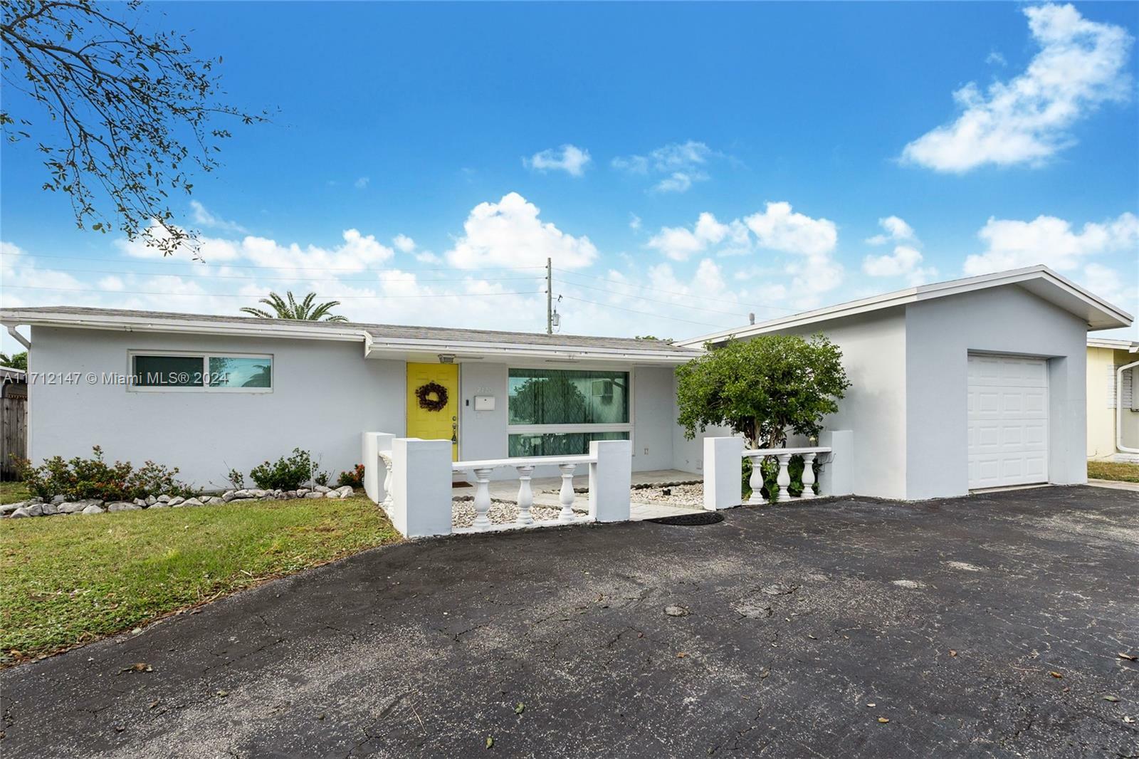 Property Photo:  2120 N 48th Ave  FL 33021 