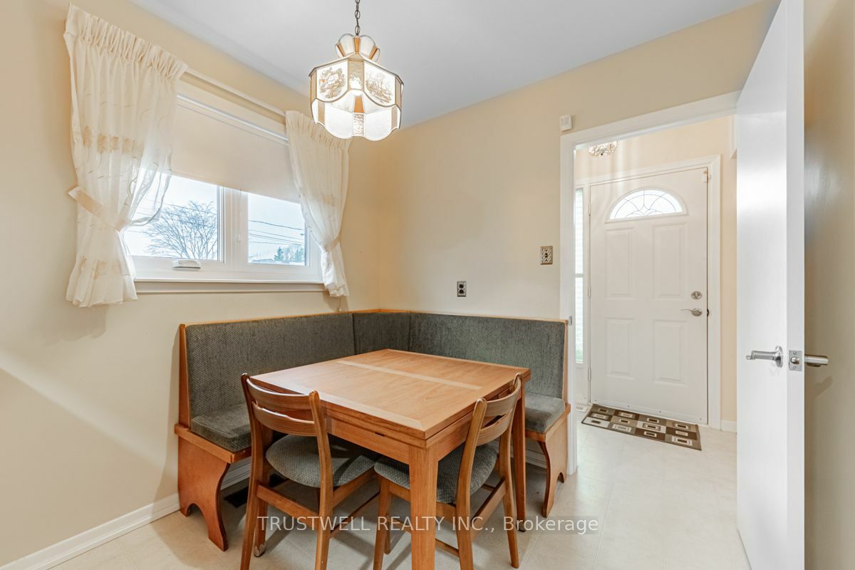 Property Photo:  33 Grace St  ON M1J 2M3 