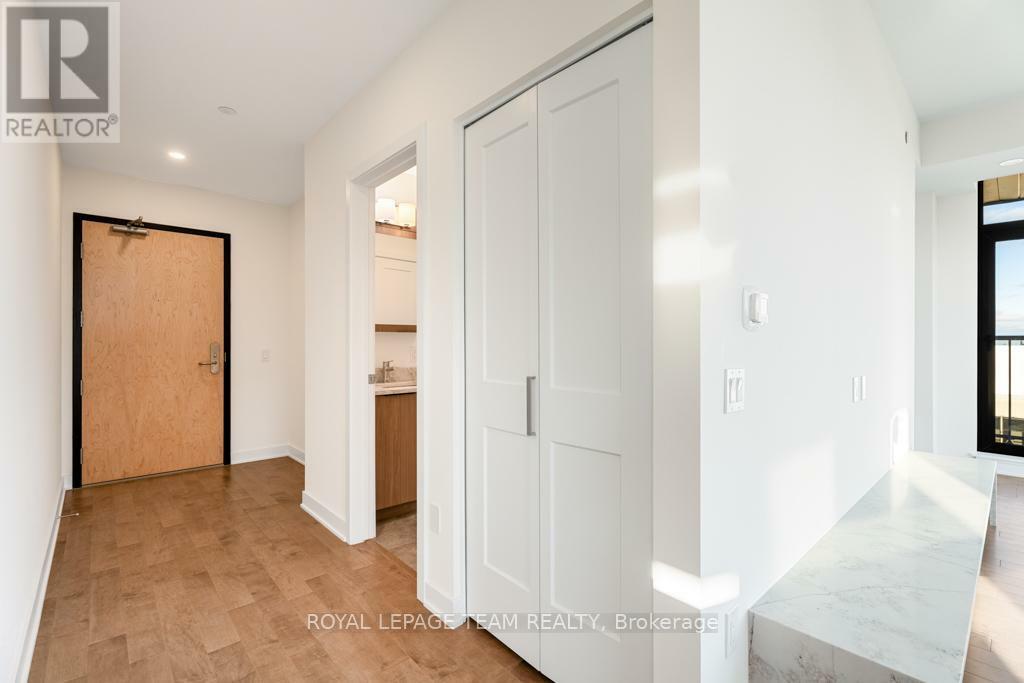 Property Photo:  340 Queen Street 2704  ON K1R 0G1 