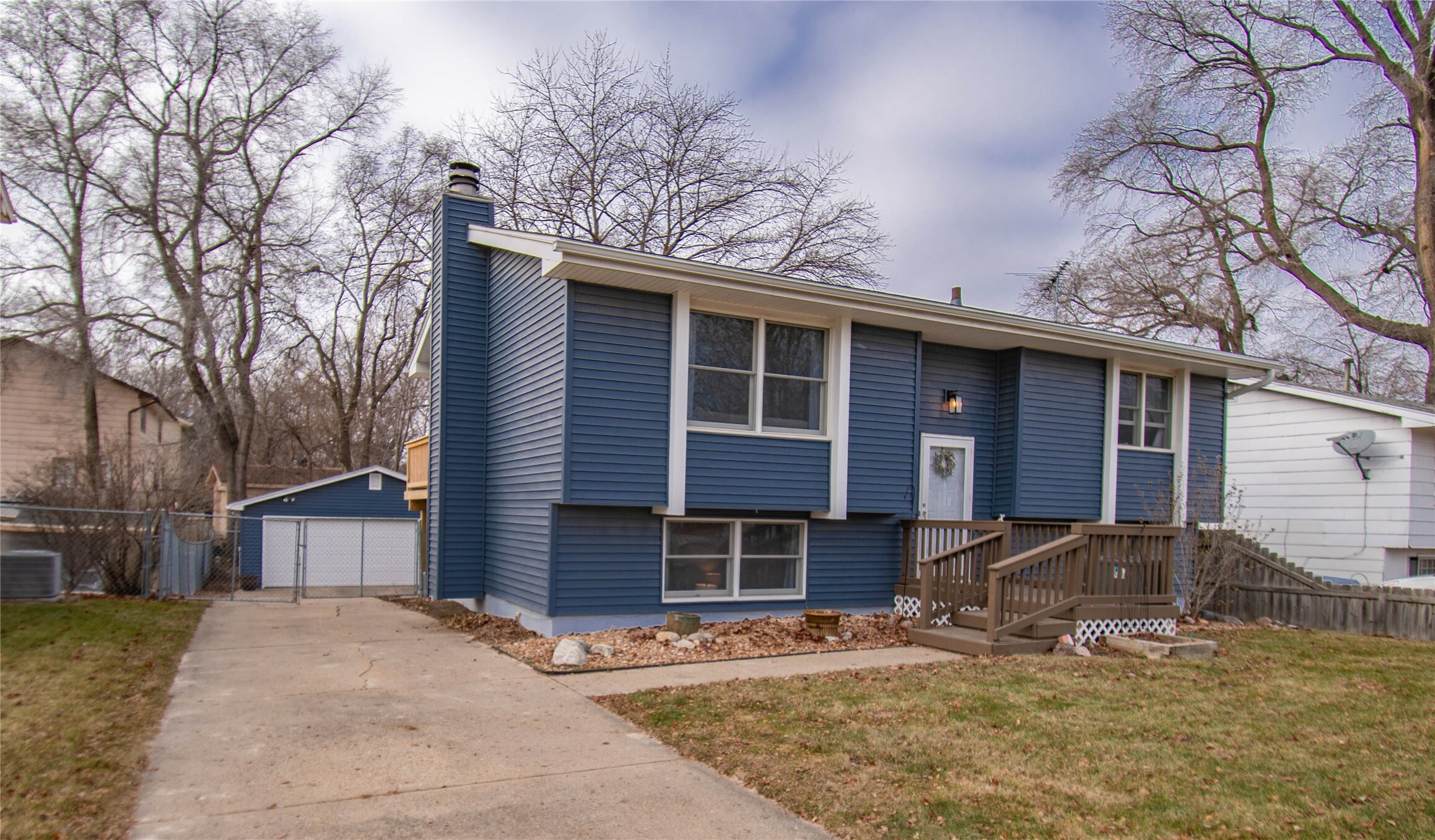 Property Photo:  6012 SW 12th Street  IA 50315 