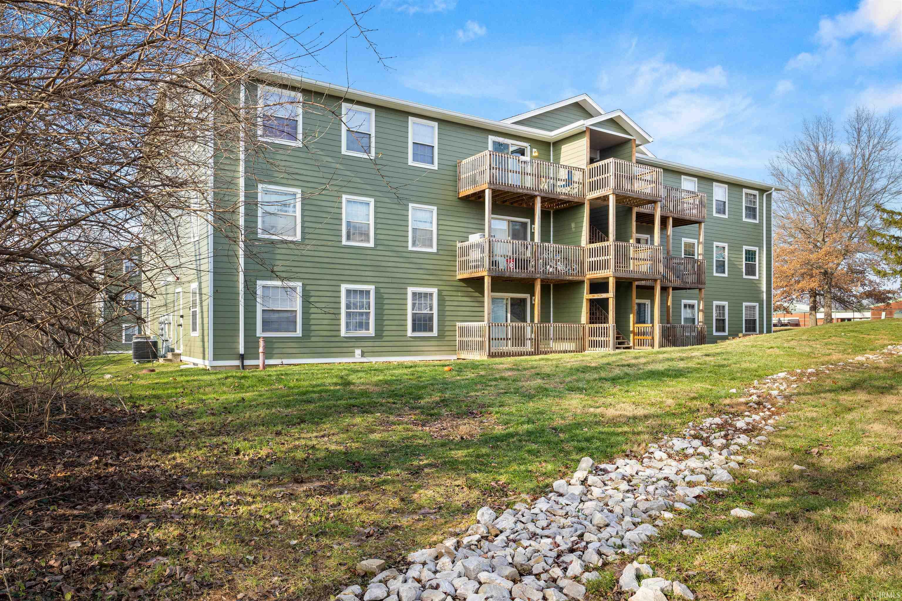 Property Photo: 3230 E John Hinkle Place 3 IN 47408-2632