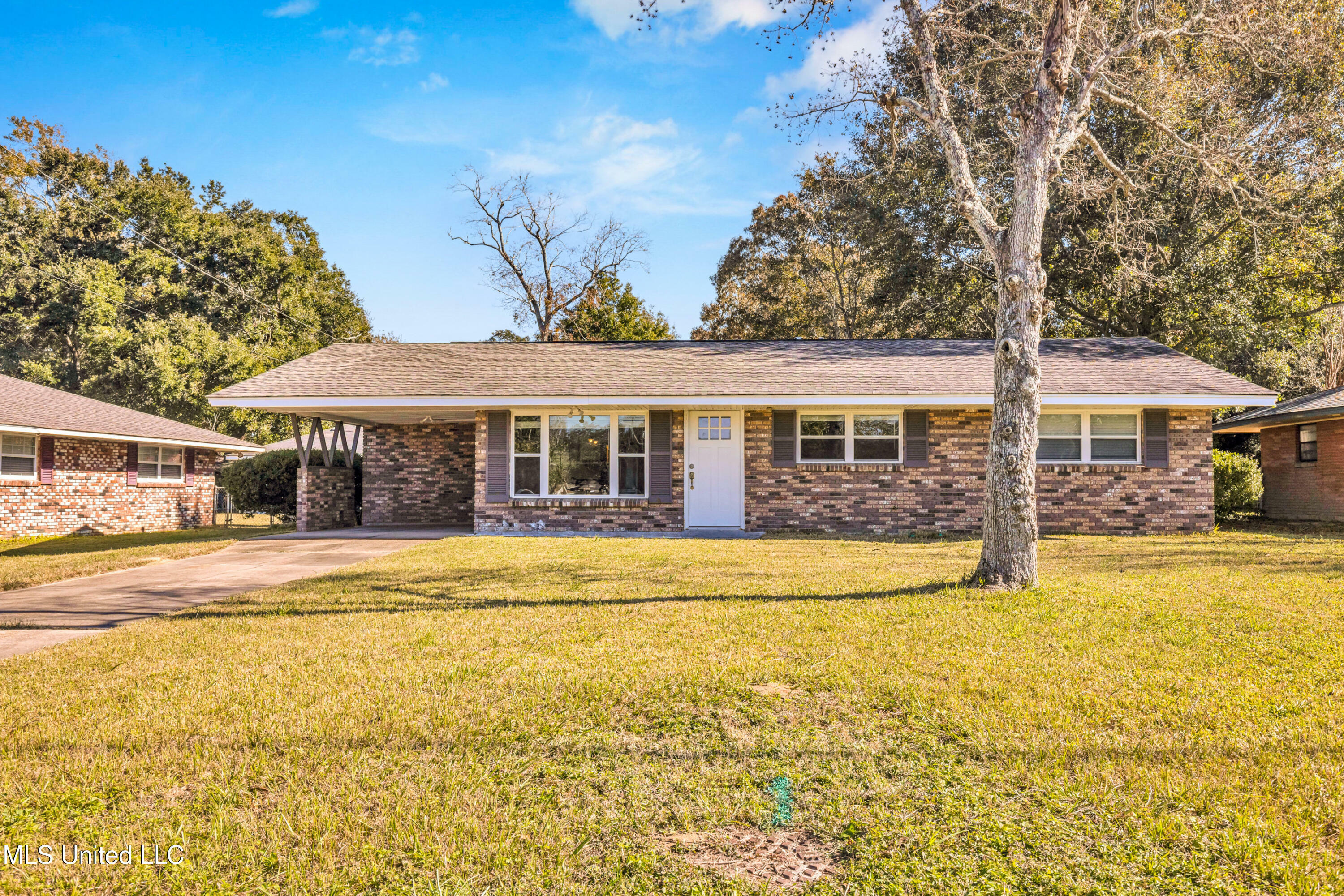 Property Photo:  208 Saint Augustine Drive  MS 39560 