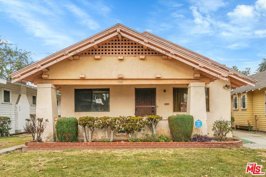 Property Photo:  1743 W 39th Place  CA 90062 