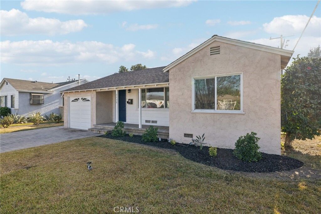 Property Photo: 9438 Bradhurst Street CA 90660