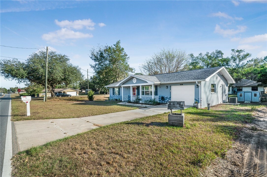 Property Photo:  321 E Inverness Boulevard  FL 34452 