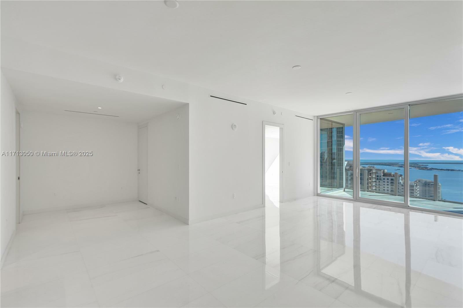 Property Photo:  300 Biscayne Blvd Way 3605  FL 33131 