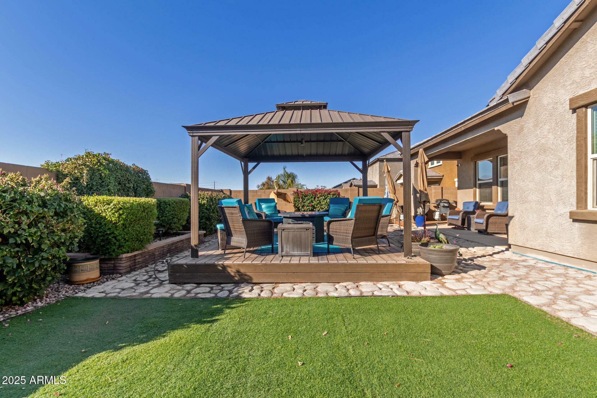 Property Photo: 303 W Mammoth Cave Drive AZ 85140