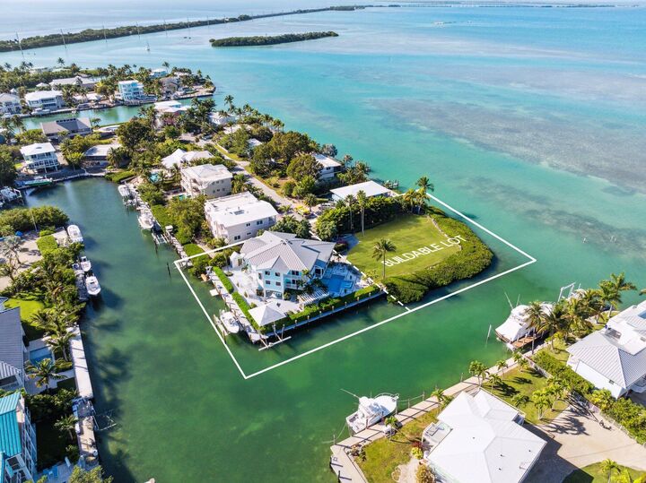 Property Photo:  186 Bayview Drive  FL 33036 