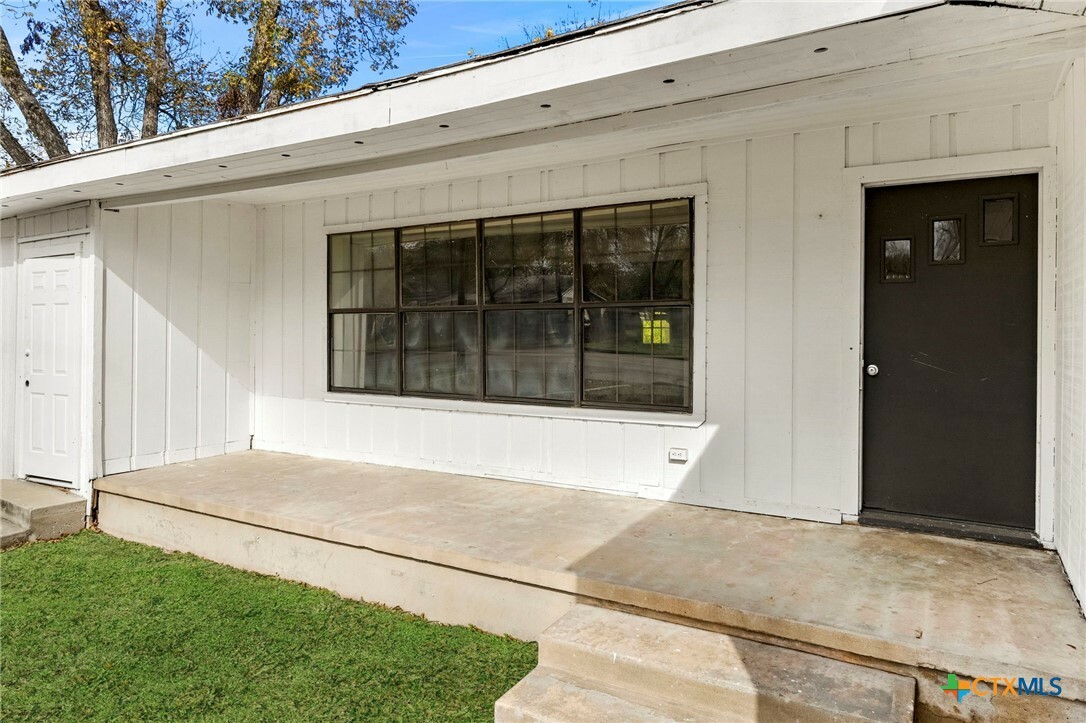 Property Photo: 567 Avenue A Street TX 78130
