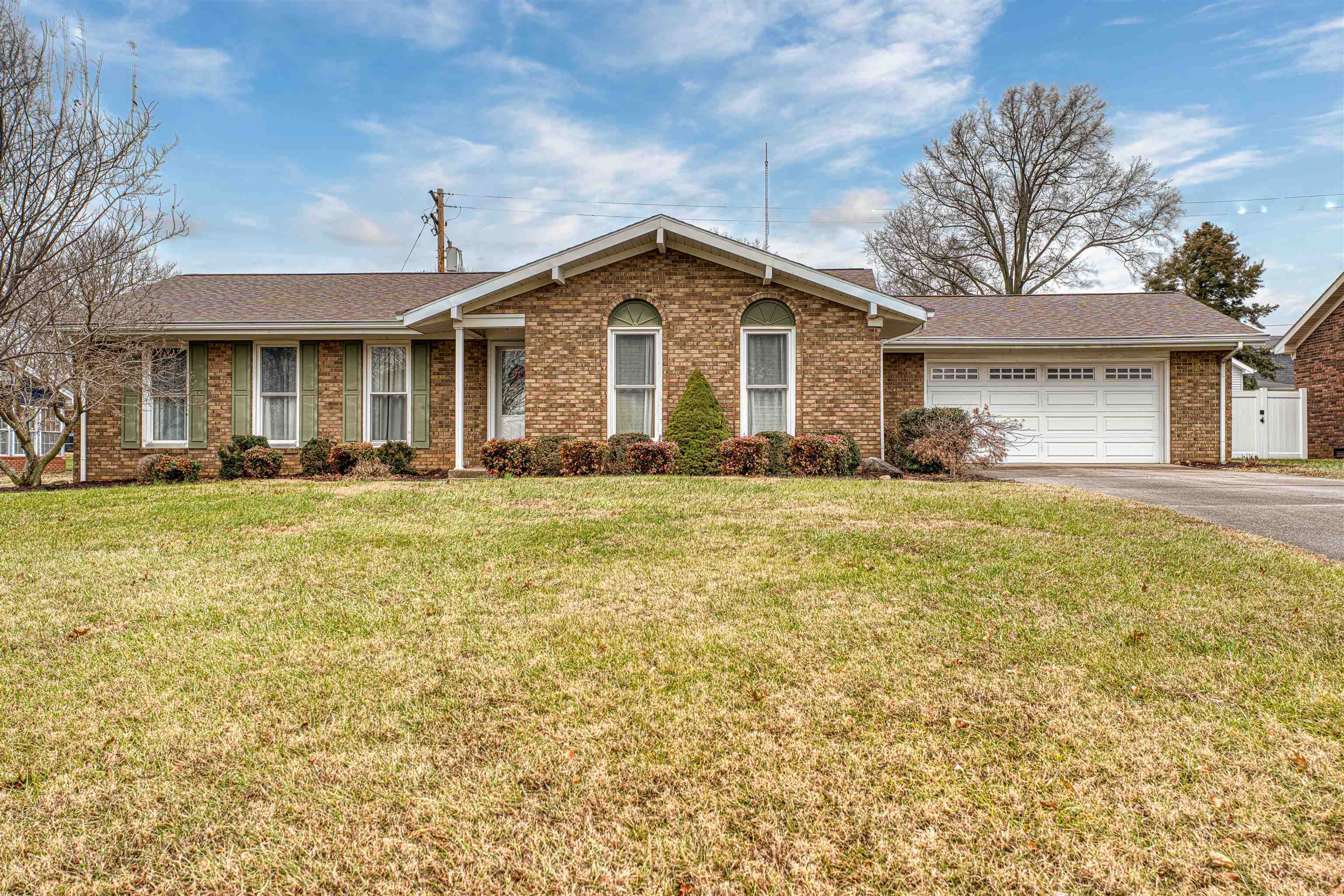 2365 Bannockburn Dr.  Henderson KY 42420 photo