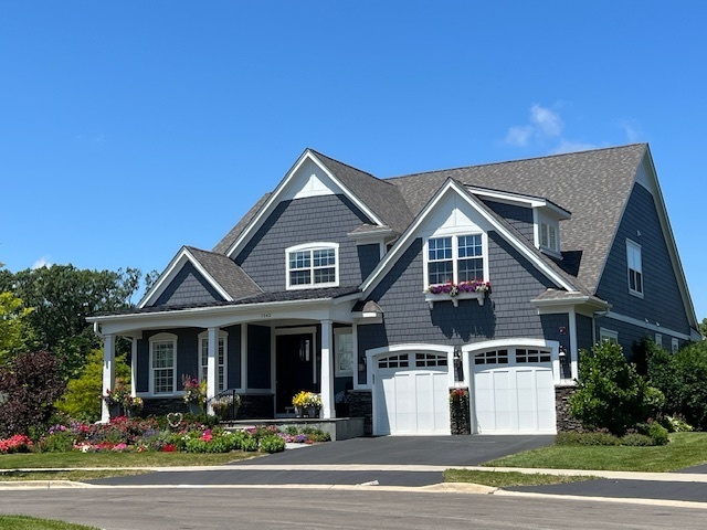 Property Photo: 1542 Woodview Lane IL 60062
