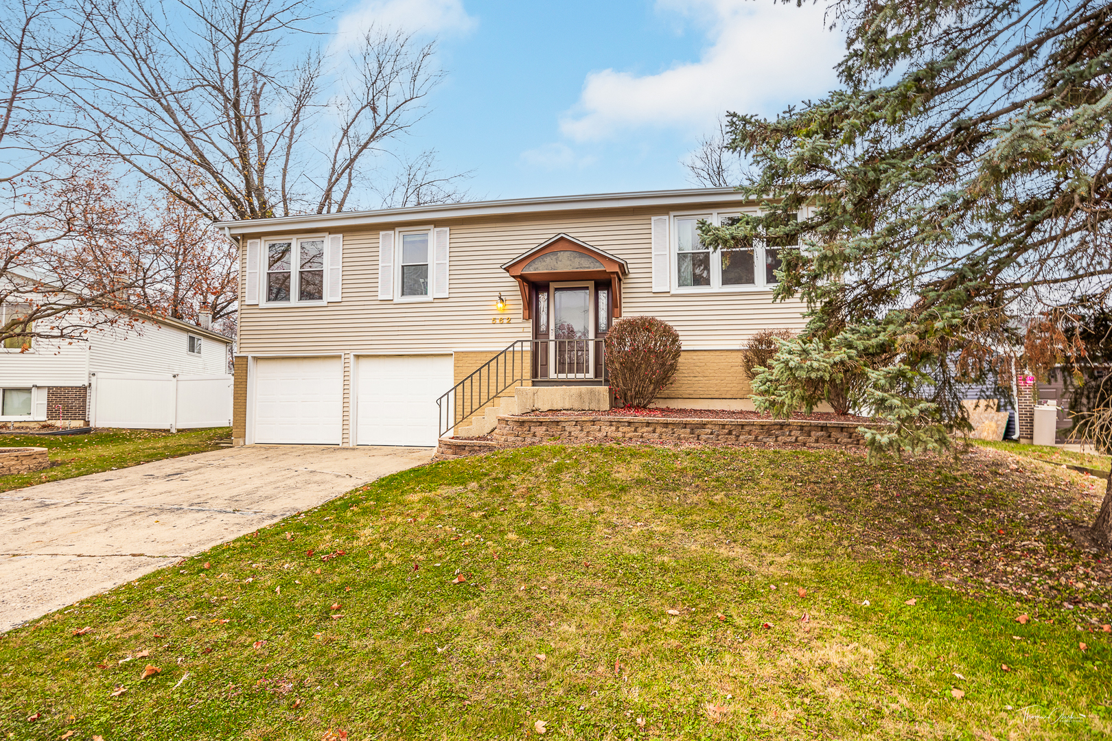 Property Photo:  562 Cottonwood Circle  IL 60440 