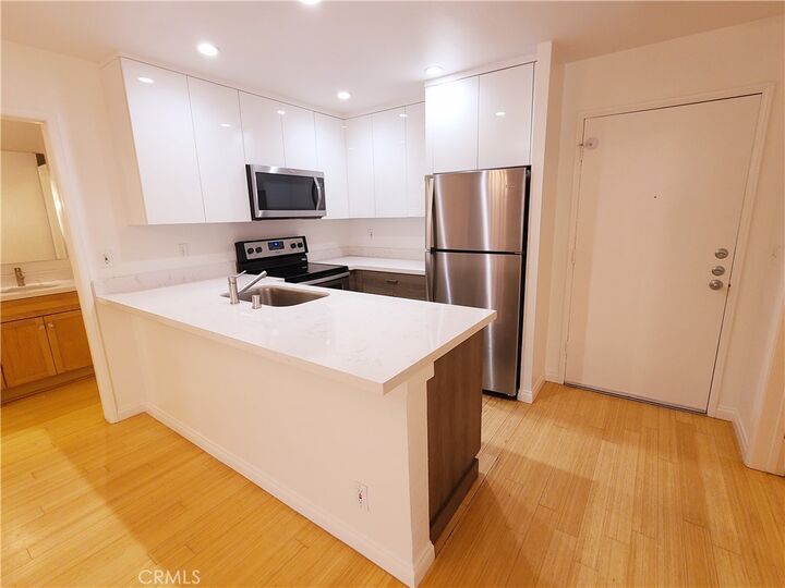 Property Photo:  11645 Montana Avenue 116  CA 90049 