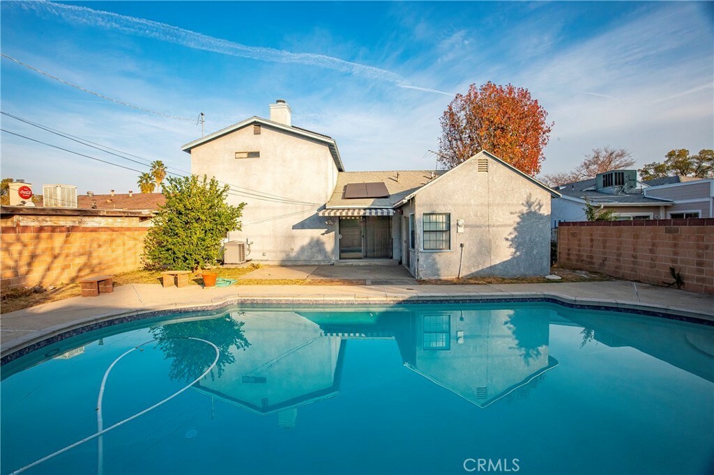 Property Photo:  7461 Leescott Avenue  CA 91406 