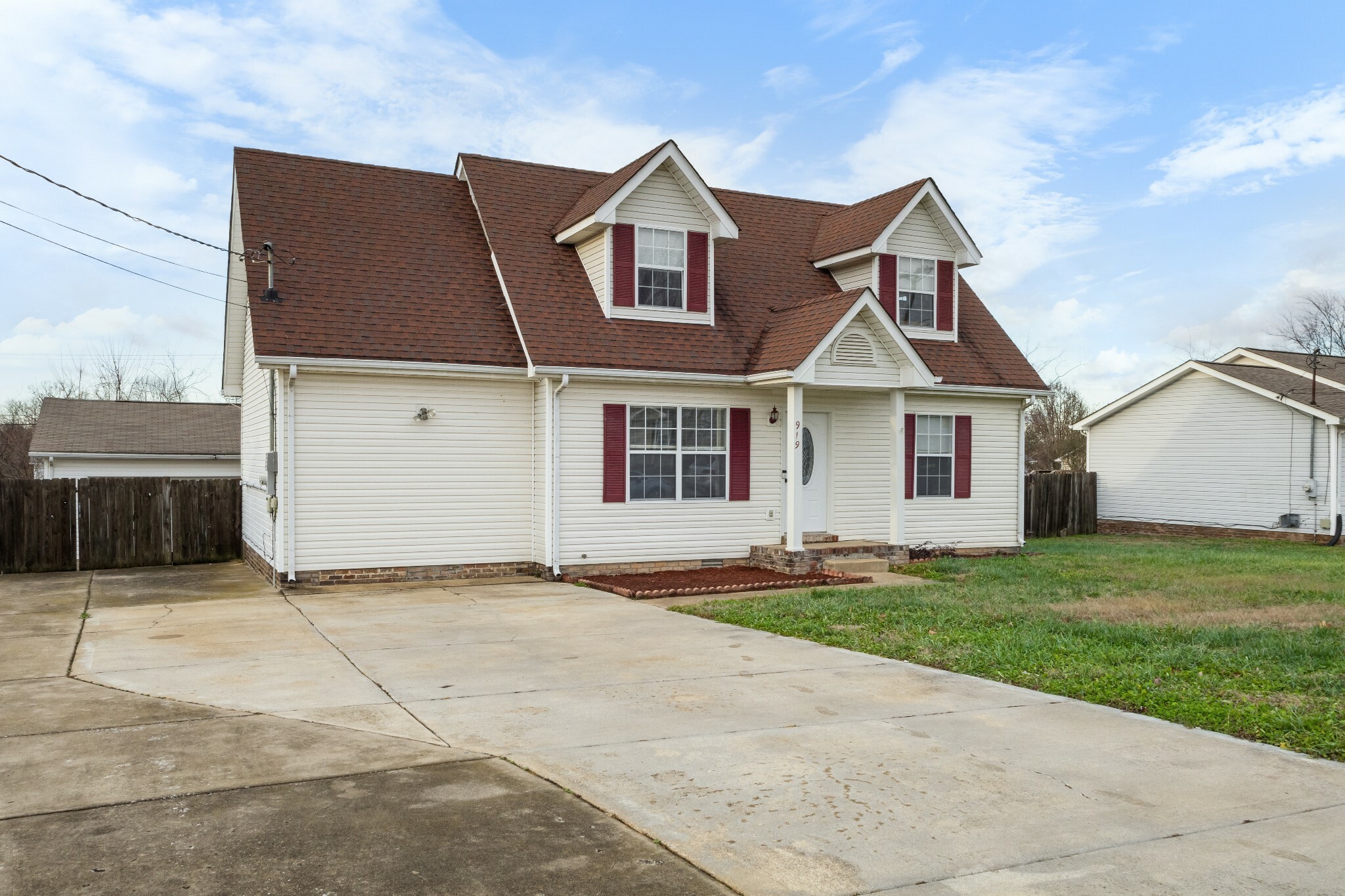 Property Photo:  919 Van Buren Ave  KY 42262 