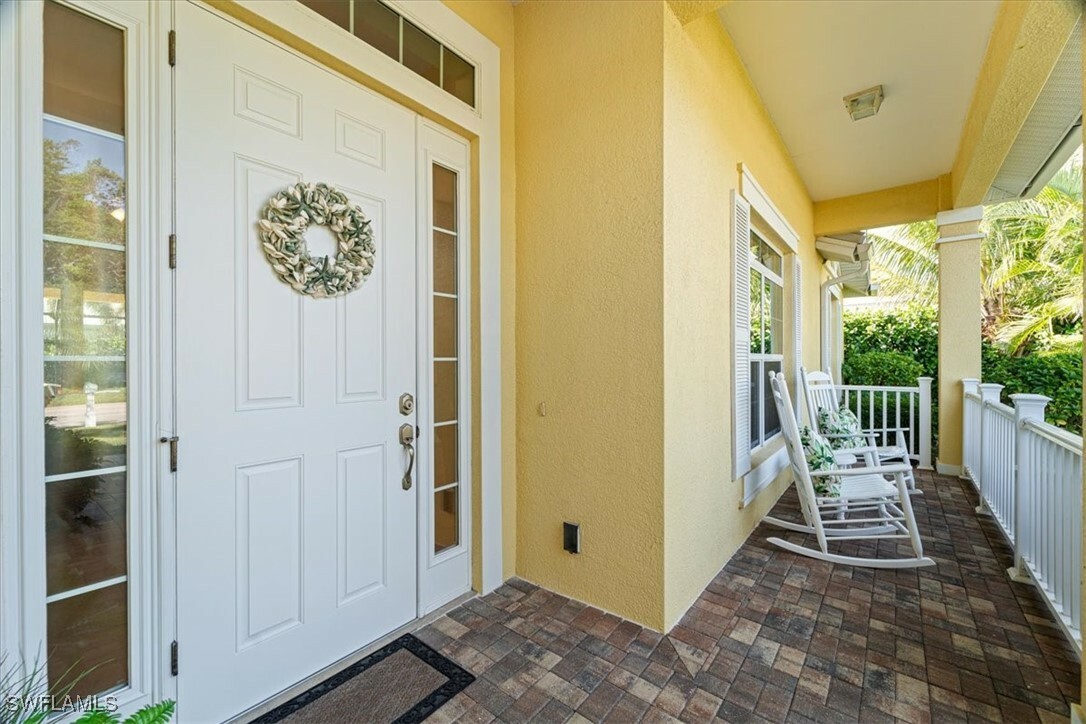 Property Photo: 732 7th Avenue N FL 34102