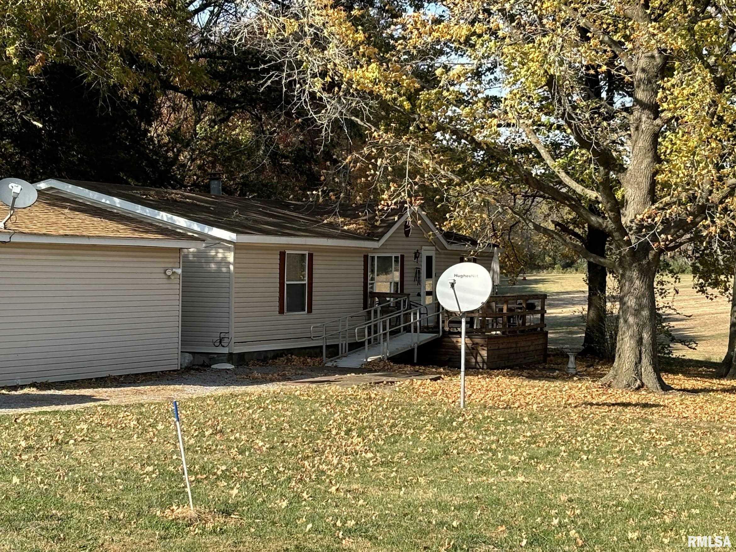 Property Photo:  10062 N State Route 142 Highway  IL 62864 