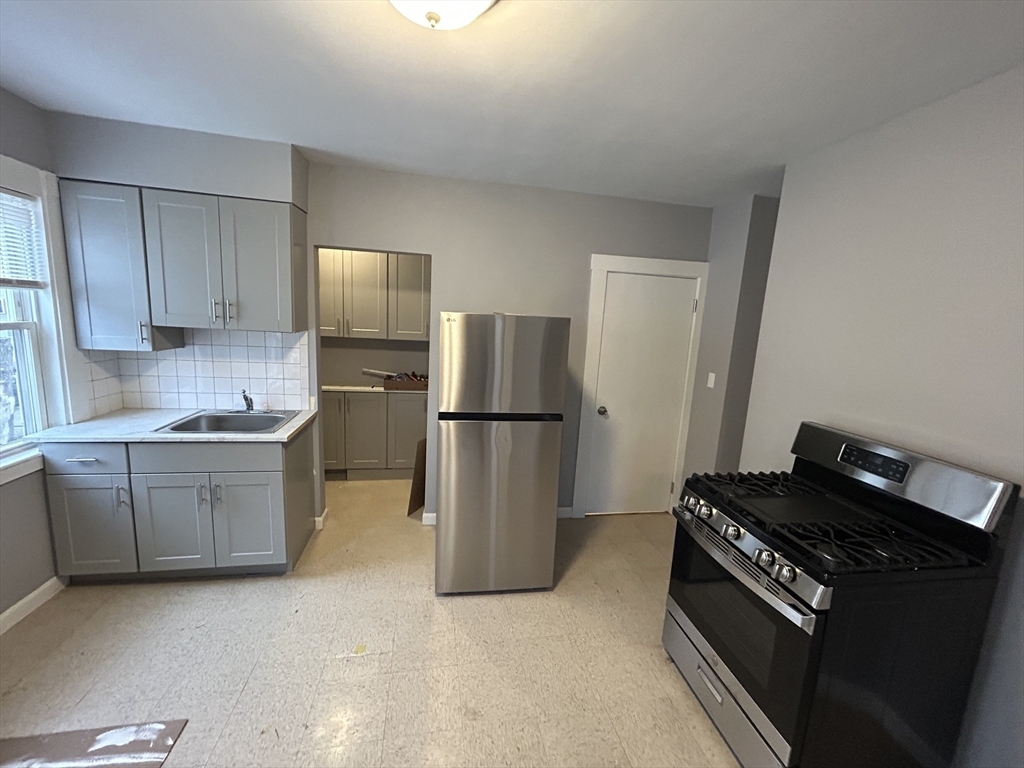 Property Photo:  27 Hammond Street D  MA 02453 