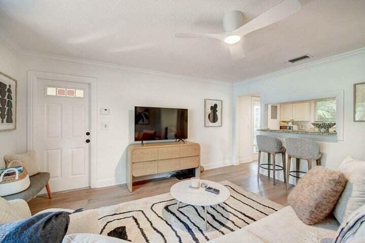 Property Photo:  45 SE 7th Avenue 8  FL 33483 