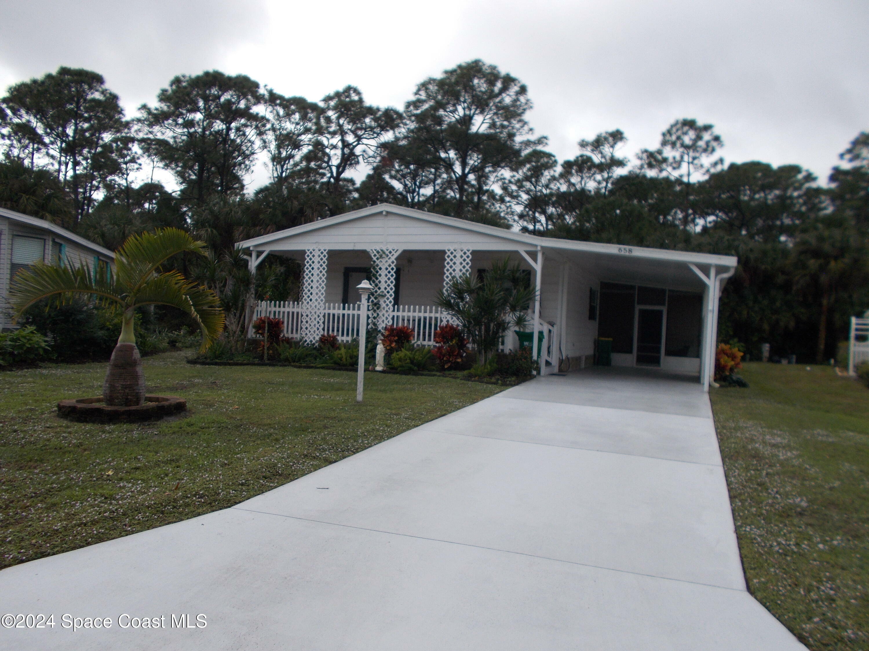 Property Photo: 658 Marlin Circle FL 32976