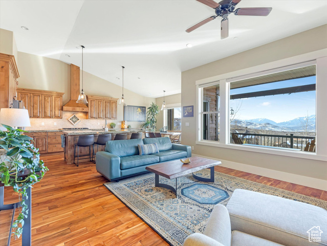 Property Photo: 1628 E Viewside Cir UT 84036