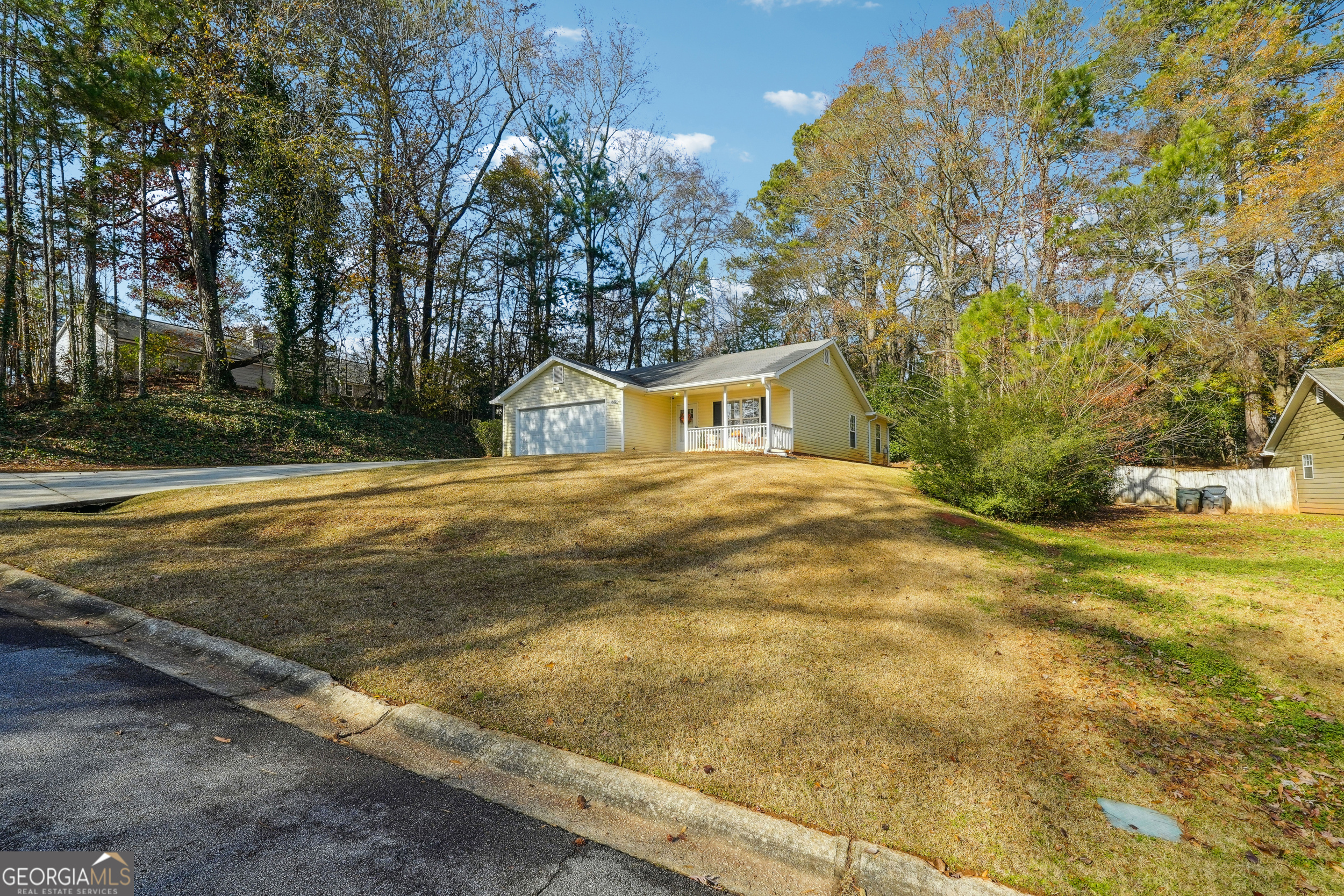 Property Photo:  5862 Homestead Circle  GA 30273 