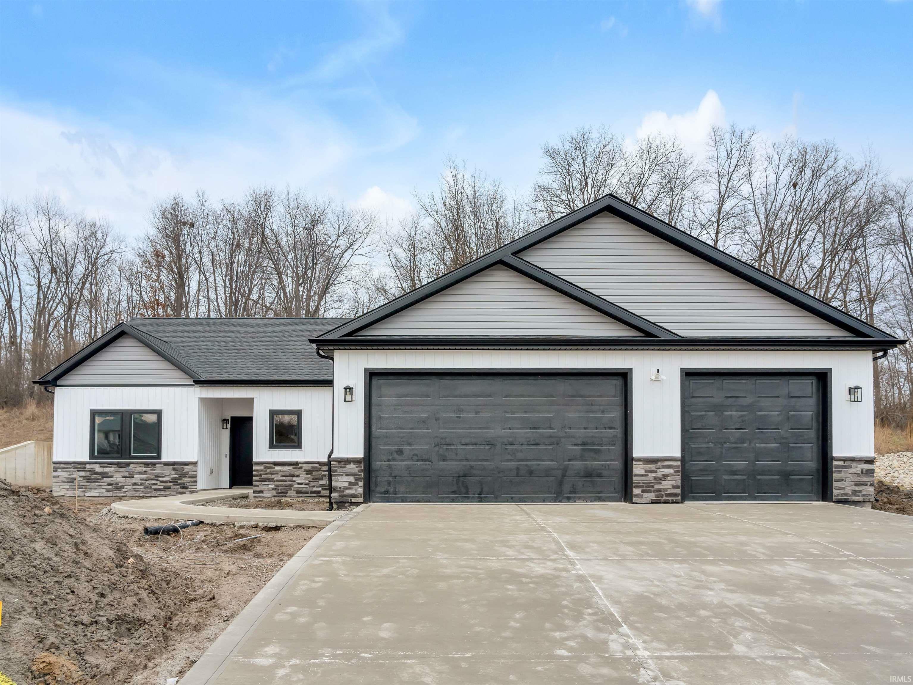 Property Photo: 865 E Deer Path IN 46725