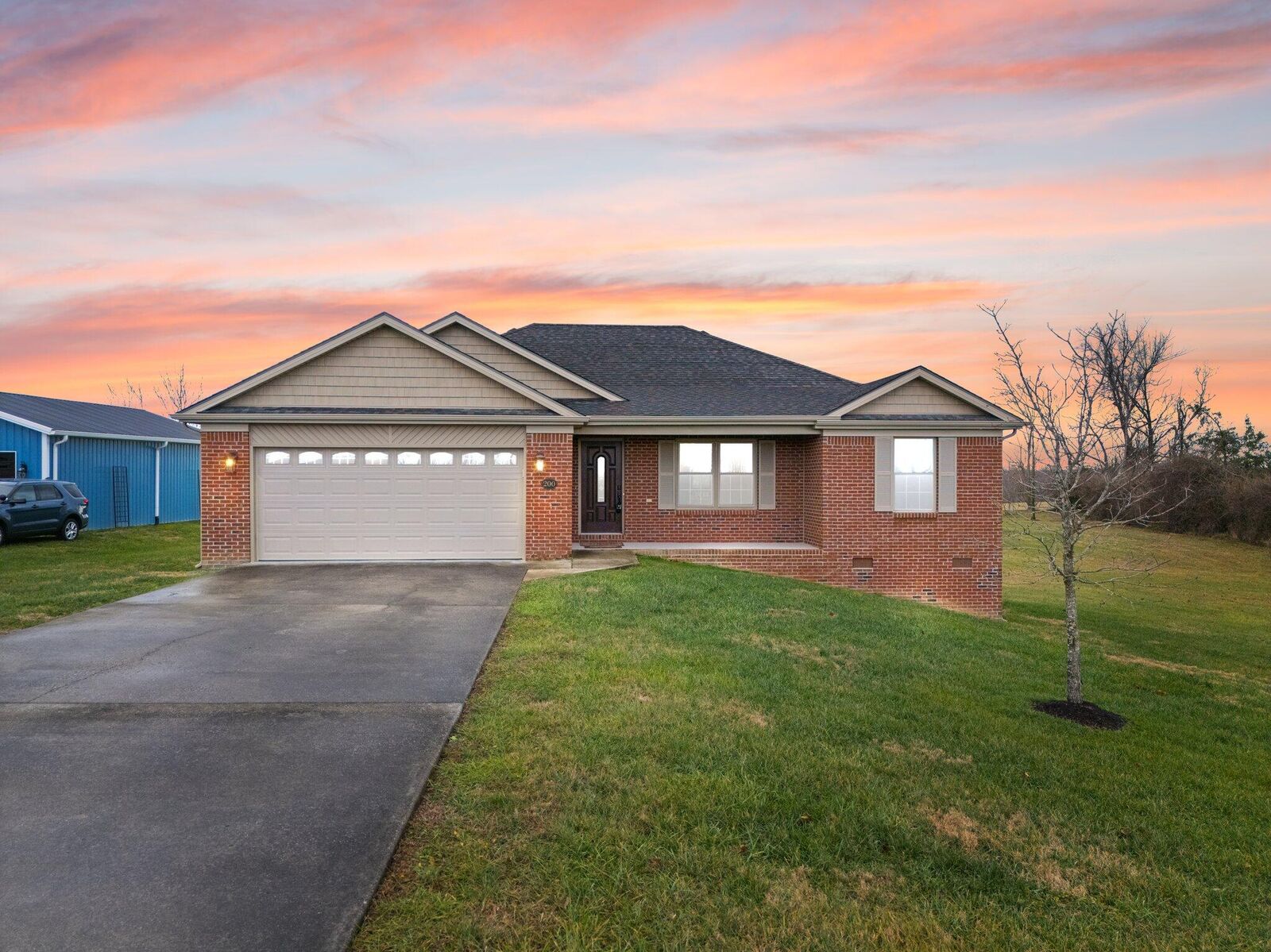 Property Photo:  200 Wilshire Way  KY 40475
