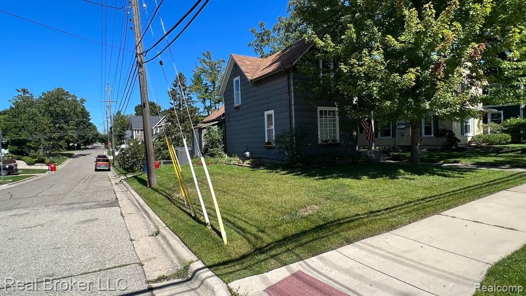 Property Photo:  164 Albertson Street  MI 48307 1407 