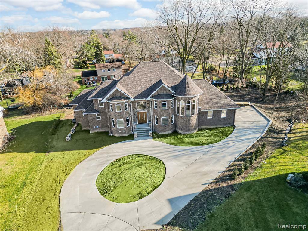 Property Photo: 1561 Threadneedle Street MI 48304 1020