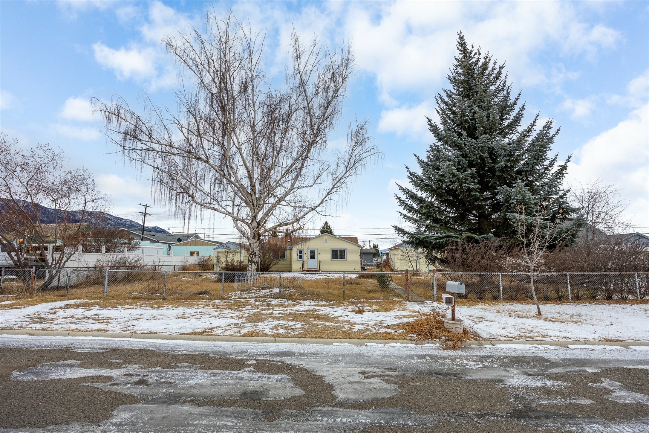 Property Photo:  2512 Elm Street  MT 59701 