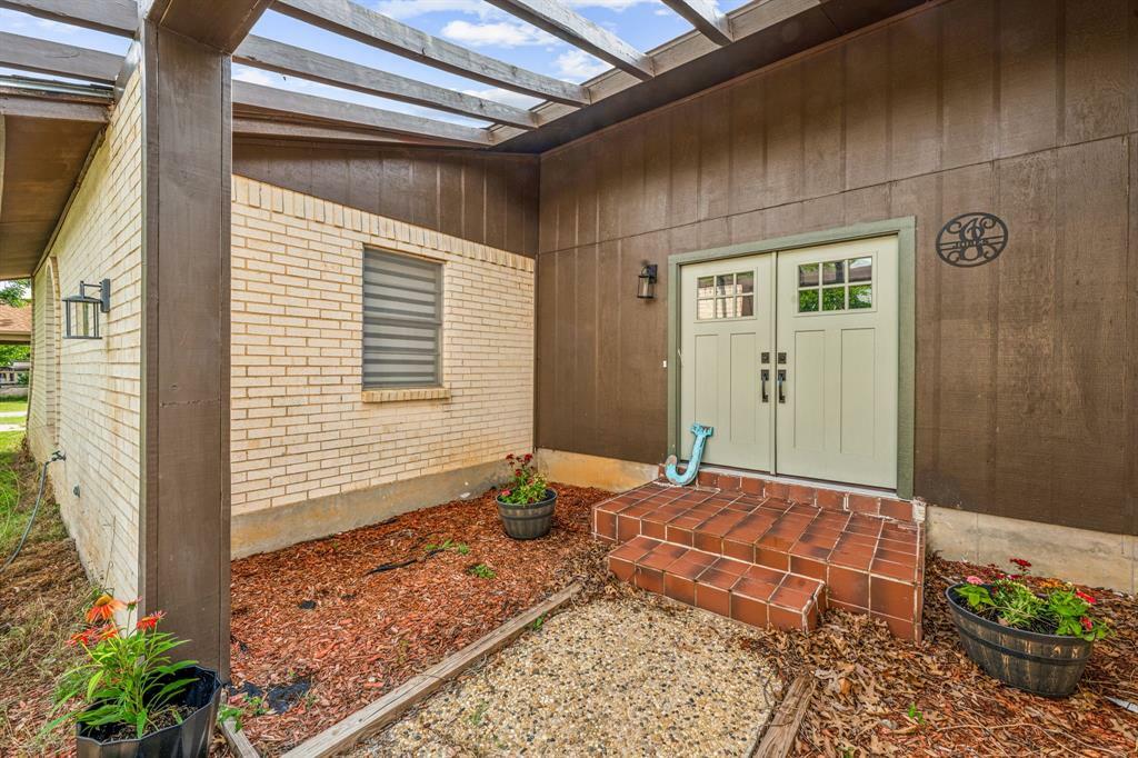 Property Photo:  517 S Walnut Street  TX 76448 