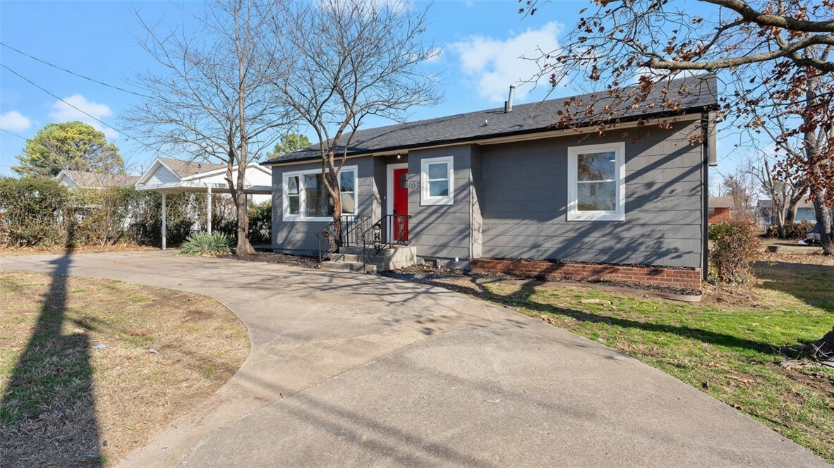 Property Photo:  903 N 8th Street  AR 72756 