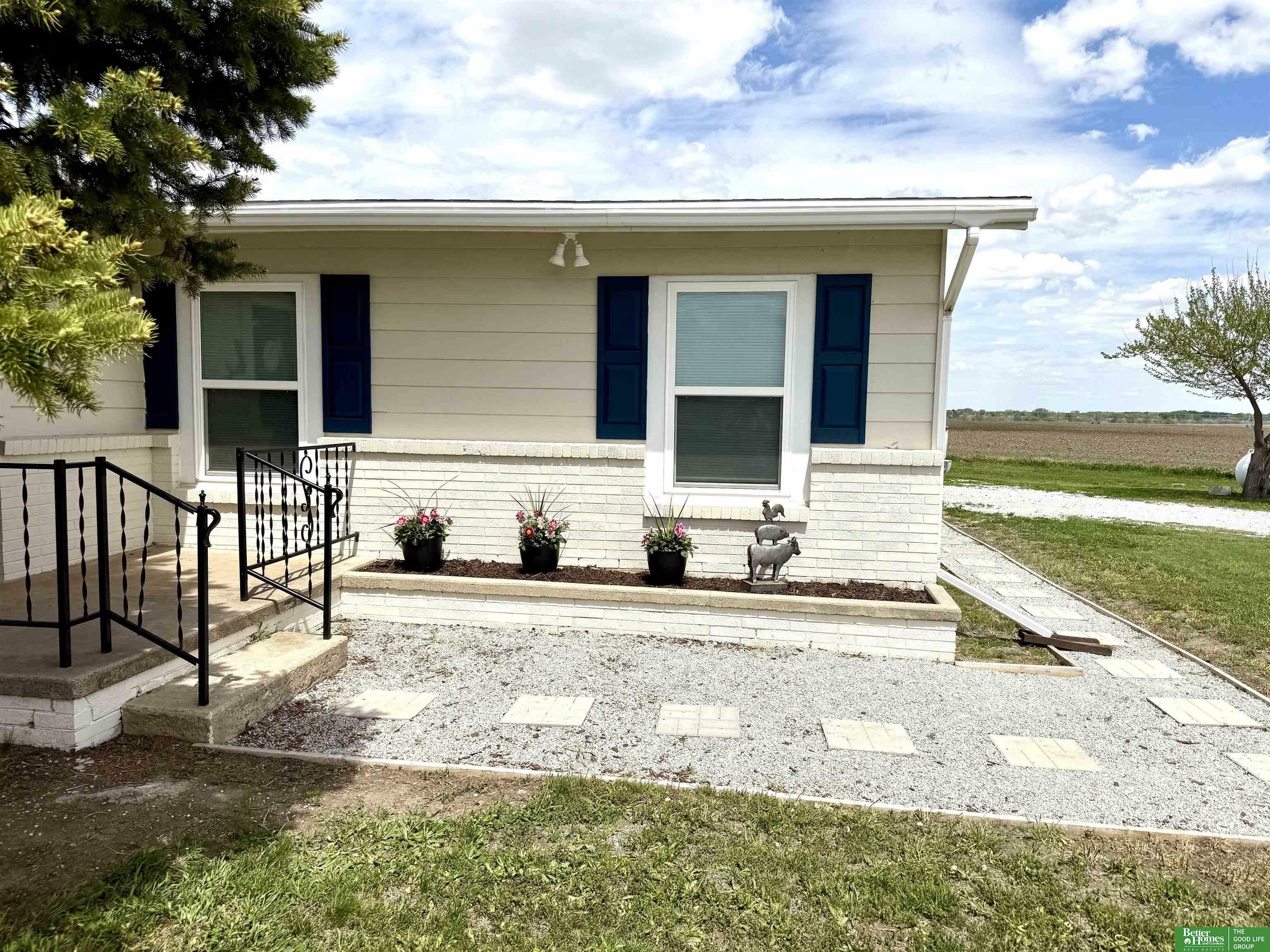 Property Photo: 1406 Road M-450 Road NE 68401