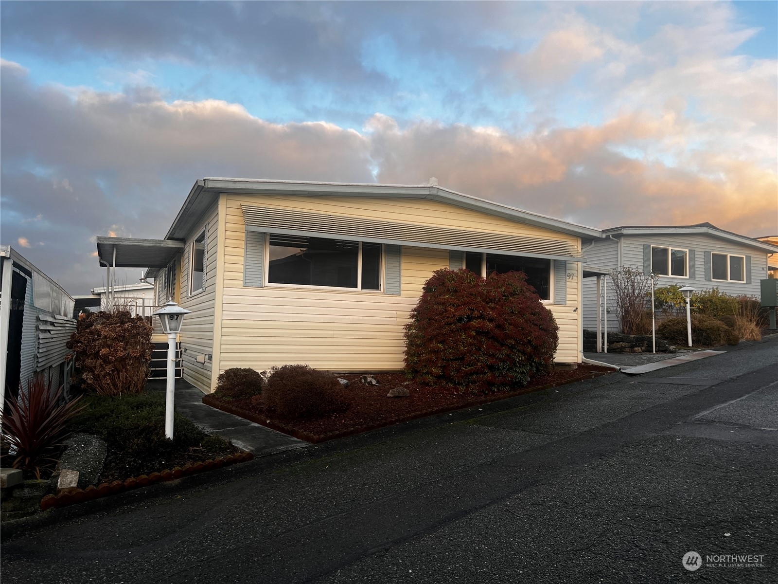 Property Photo:  1415  84th Street SE 97  WA 98208 