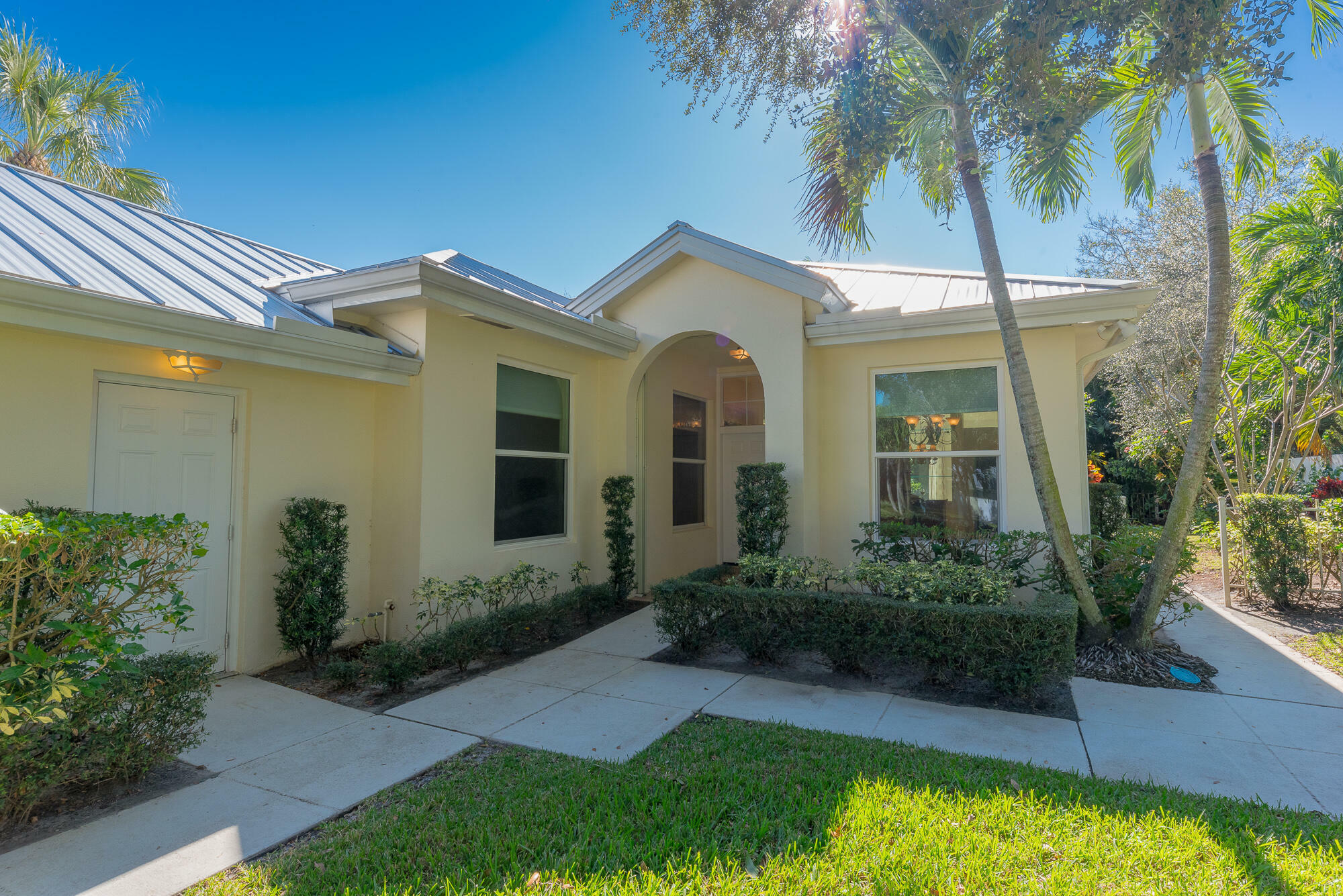 Property Photo:  2527 SW Greenwich Way  FL 34990 