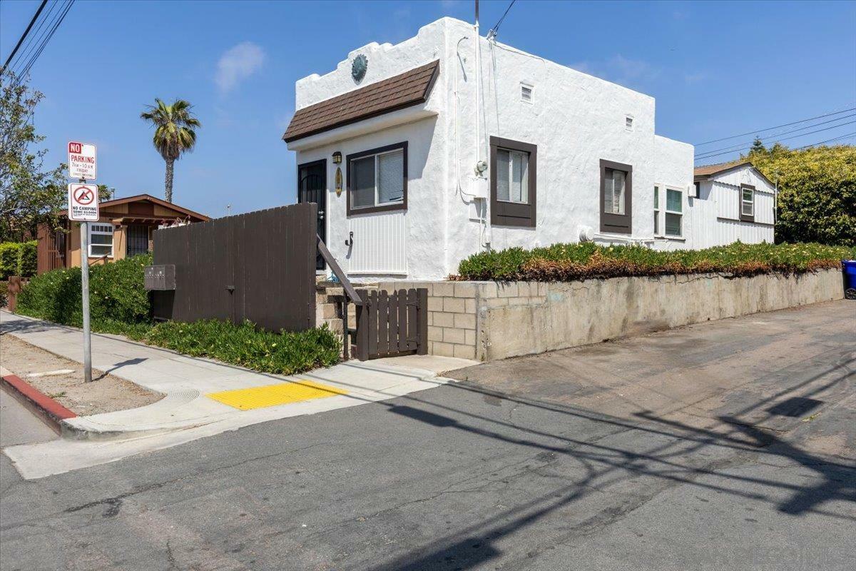 Property Photo:  2025-29 Bacon St  CA 92107 